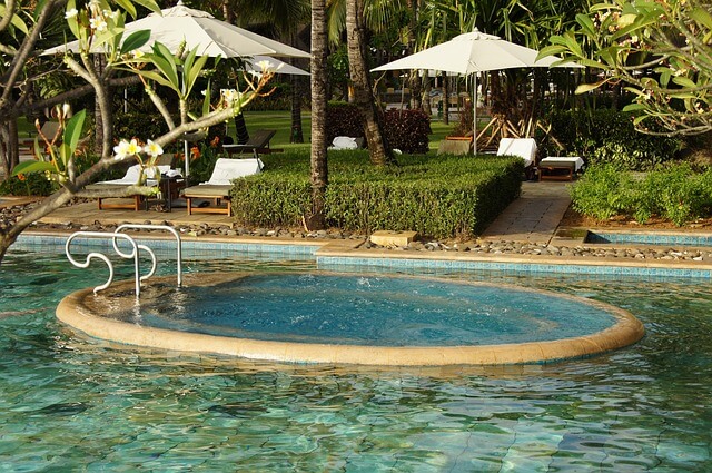 프랑스 여행 중 느낀 한국과 다른 식사 에티켓과 팁 문화 익히고 세련된 여행자로 거듭난 성숙한 자세